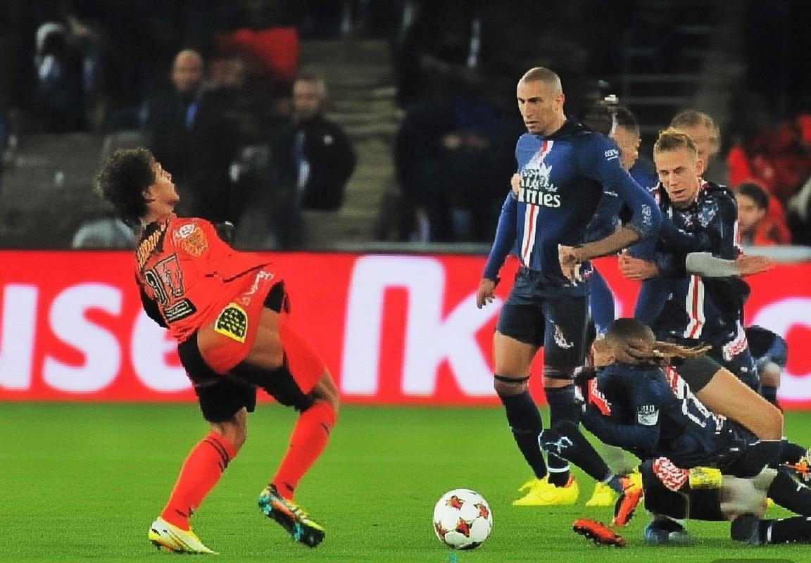 巴黎圣日耳曼VS克莱蒙：豪门对决五大焦点解析(图2)